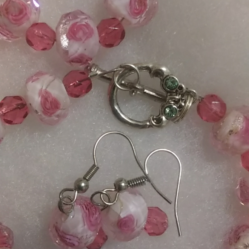 Gorgeous vintage glass necklace - Picture 2 of 8